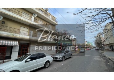 DEPARTAMENTO DE 2 AMBIENTES A METROS DE  AVENIDA  LIBERTADOR  EN 1° PISO